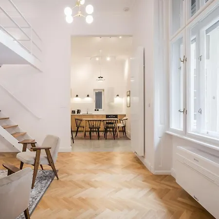 Bpr Scandi - Designer At Kiraly Street With Ac